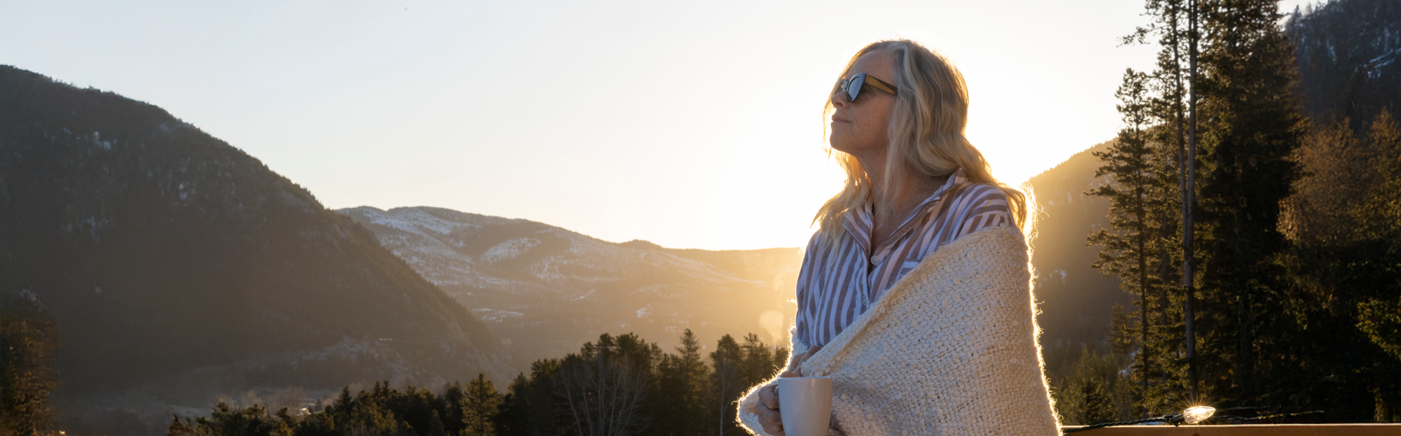 solo aging featured image of single woman looking over hills